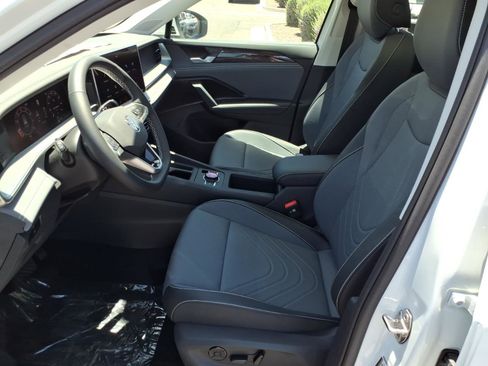 New 2026 Volkswagen Tiguan SE FWD image 12