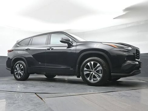 Certified 2026 Toyota Highlander XLE w/ Protection Package #3 (TMS) AWD/4WD image 41