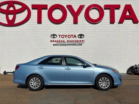 Used 2012 Toyota Camry LE image 4