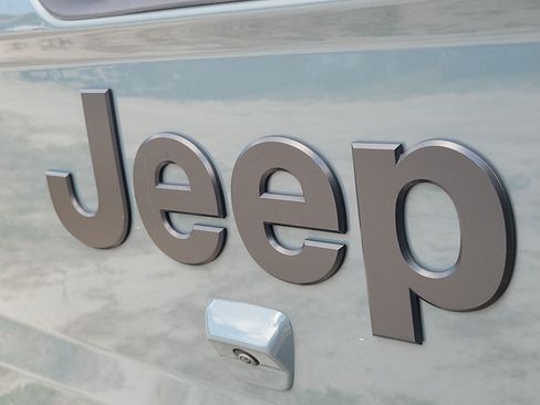Used 2024 Jeep Gladiator Sport AWD/4WD image 6