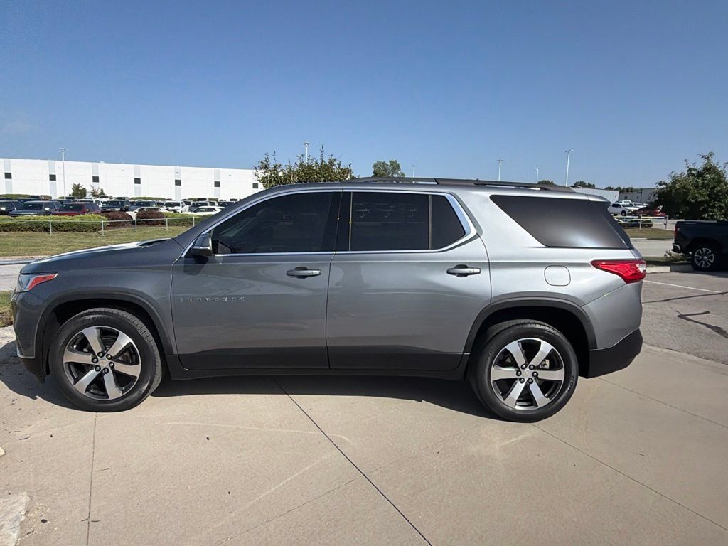 Used 2021 Chevrolet Traverse LT w/ LT Premium Package AWD/4WD image 5