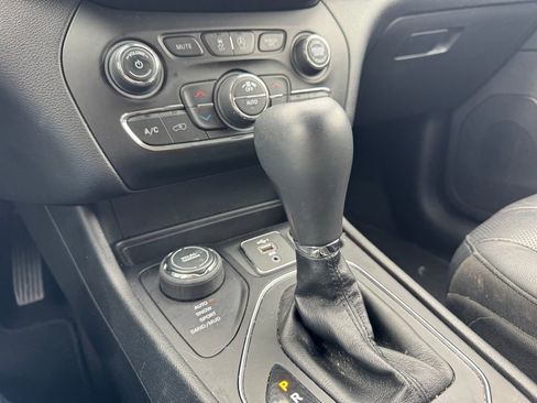 Used 2021 Jeep Cherokee Latitude Lux w/ Comfort/Convenience Group AWD/4WD image 11