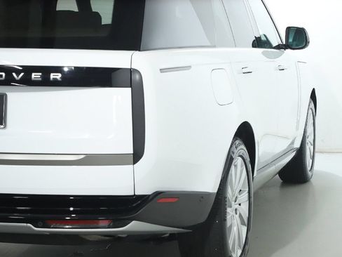 Used 2025 Land Rover Range Rover SE AWD/4WD image 8