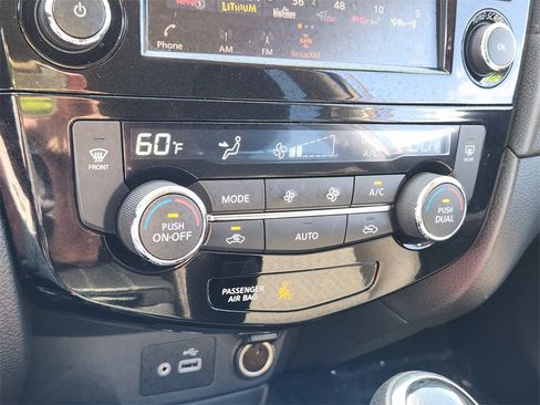 Used 2019 Nissan Rogue SV w/ Premium Package image 28