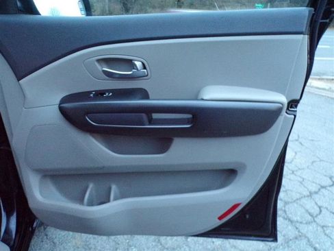 Used 2015 Kia Sedona LX image 17