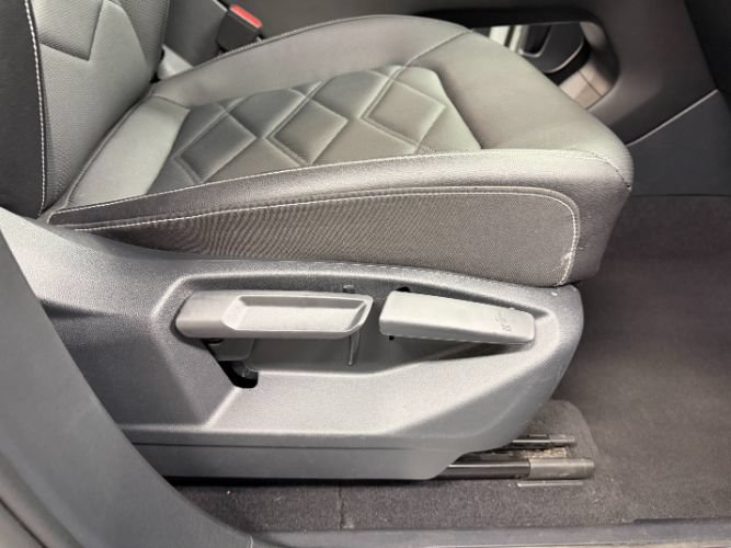 Used 2025 Volkswagen Atlas SE FWD image 33
