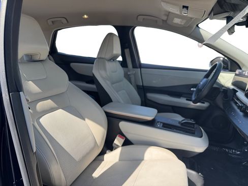Used 2023 Nissan Ariya AWD image 15