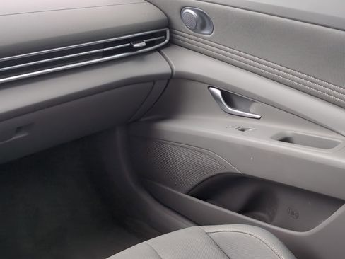 Used 2023 Hyundai Elantra SEL w/ Convenience Package image 19