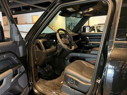 Used 2023 Land Rover Defender 110 V8 AWD/4WD image 17