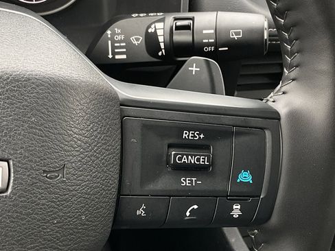 Used 2025 Nissan Rogue SV image 24