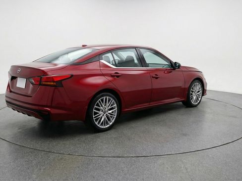 Used 2025 Nissan Altima 2.5 SV FWD image 9