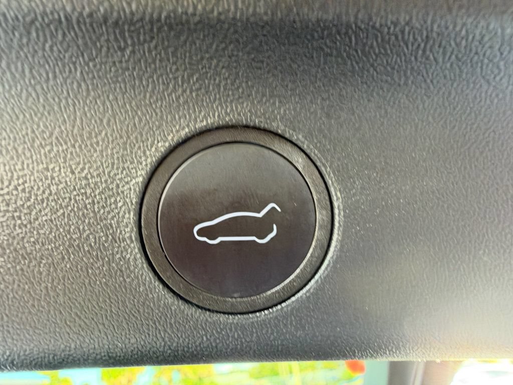 Used 2022 Tesla Model Y Long Range AWD/4WD image 26
