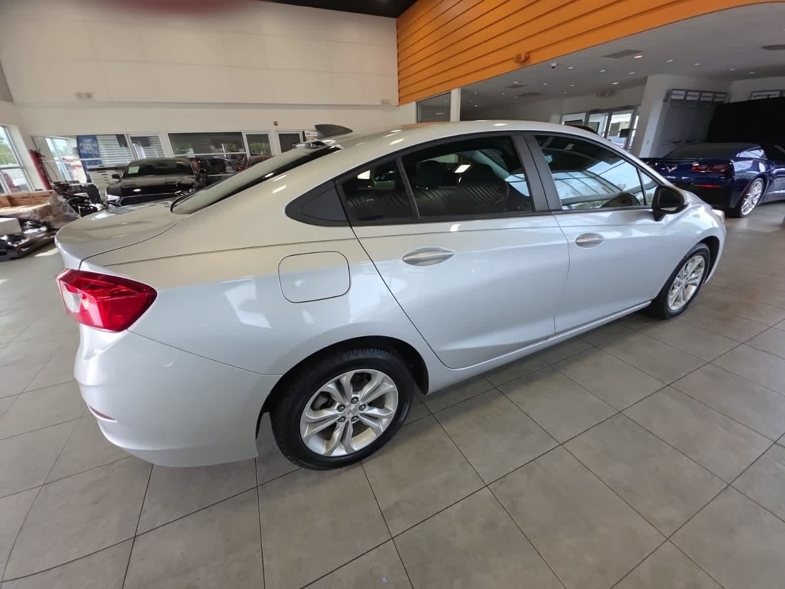 Used 2019 Chevrolet Cruze LS w/ LS Convenience Package FWD image 6
