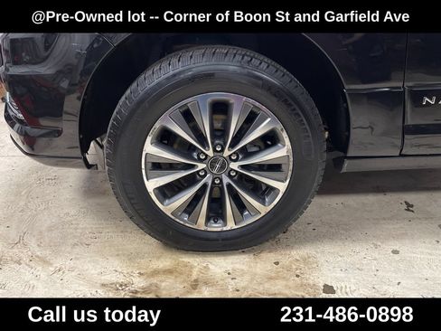 Used 2015 Lincoln Navigator 4WD image 4