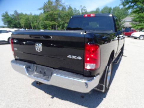 Used 2021 RAM 1500 4x4 Crew Cab Classic SLT w/ Luxury Group image 10