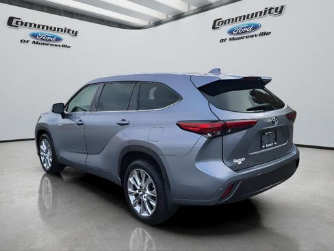 Used 2021 Toyota Highlander Limited image 10