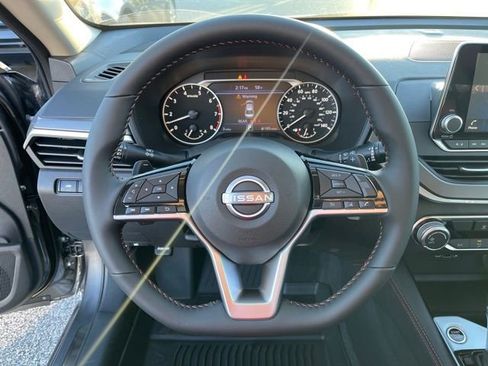 New 2025 Nissan Altima 2.5 SR image 18