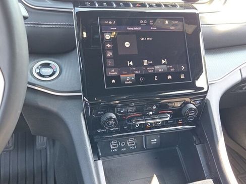 Used 2024 Jeep Grand Cherokee L Altitude AWD/4WD image 19