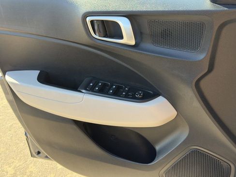 Used 2025 Hyundai Venue SEL FWD image 25
