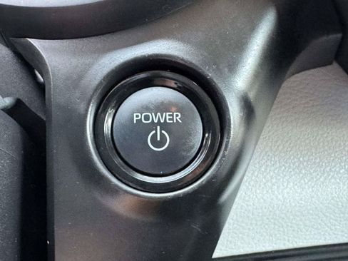 Used 2025 Toyota Sienna XLE FWD image 8