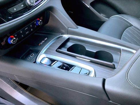 Used 2023 Buick Enclave Avenir image 17