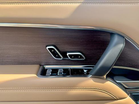 New 2025 Land Rover Range Rover SE image 16