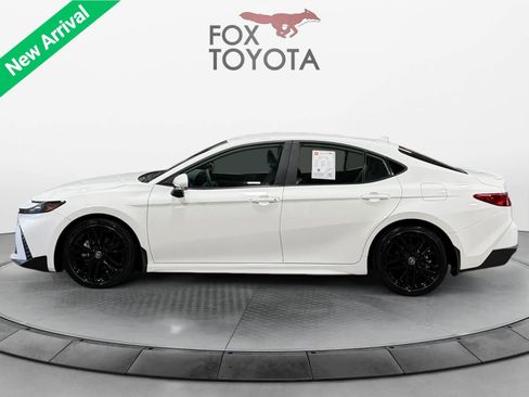 Used 2025 Toyota Camry SE FWD image 3