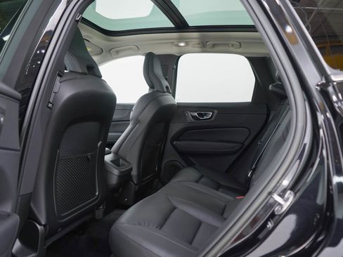 Used 2022 Volvo XC60 B5 Momentum AWD/4WD image 18