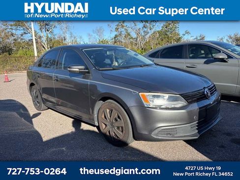 Used 2011 Volkswagen Jetta SE image 4