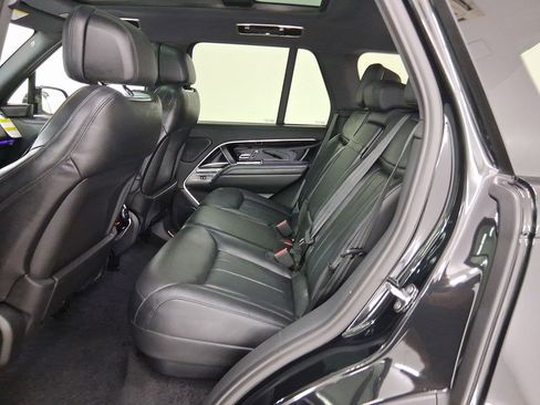 New 2025 Land Rover Range Rover SE image 12