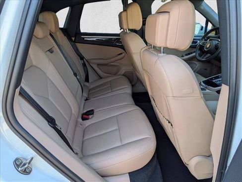 Used 2023 Porsche Macan AWD/4WD image 21