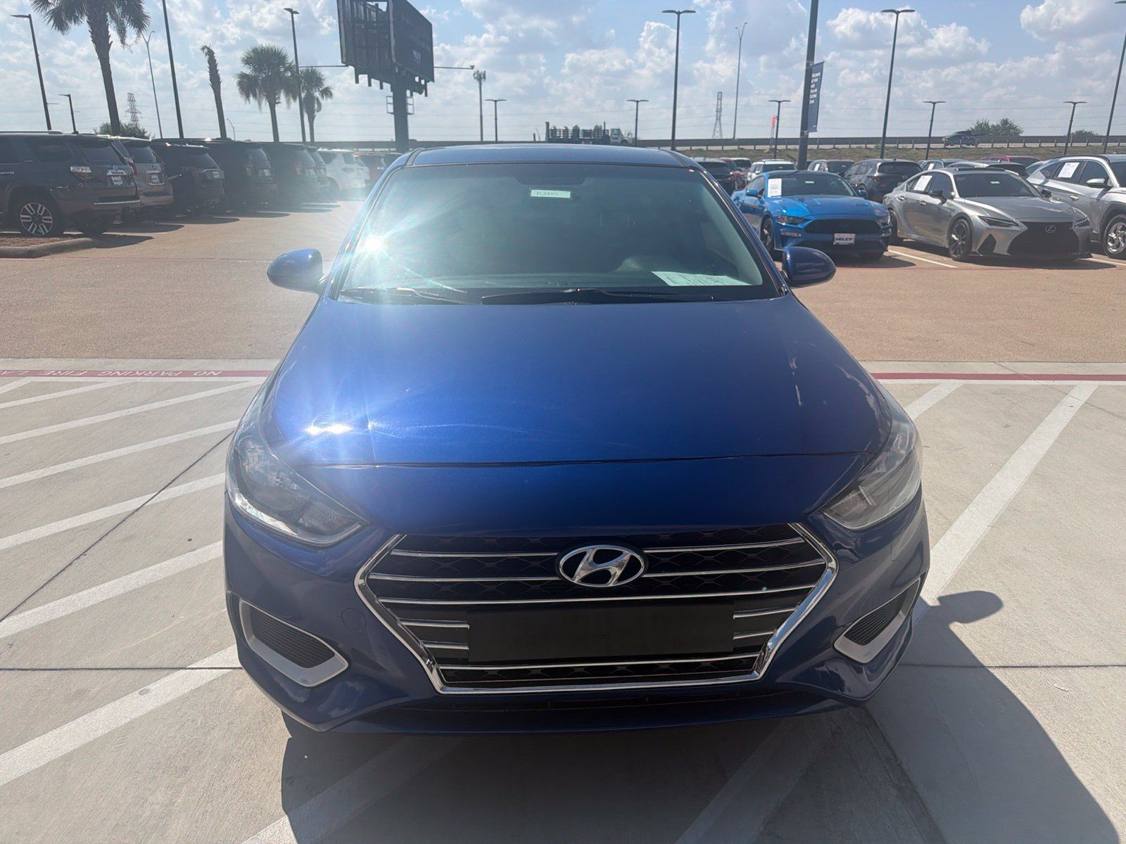 Used 2022 Hyundai Accent SE FWD image 2