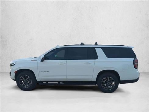 Certified 2024 Chevrolet Suburban Z71 w/ Luxury Package AWD/4WD image 9