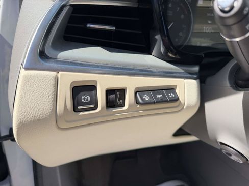 Certified 2023 Cadillac XT5 Premium Luxury w/ Technology Package AWD/4WD image 17