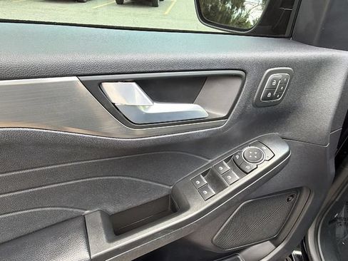 Certified 2022 Ford Escape Titanium FWD image 16