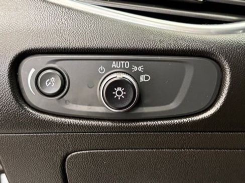 Used 2021 Chevrolet Malibu LT image 32