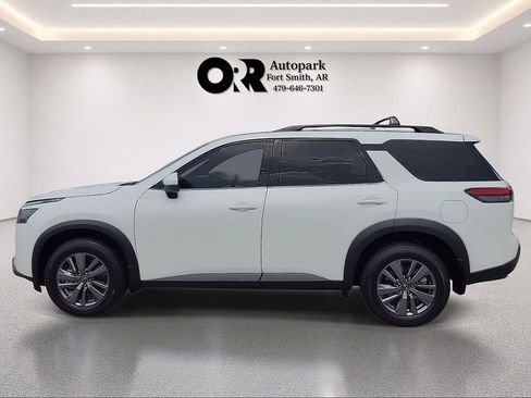 Used 2024 Nissan Pathfinder SV AWD/4WD image 3