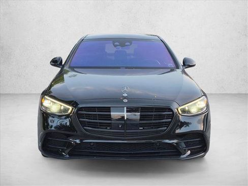Used 2022 Mercedes-Benz S 500 4MATIC w/ AMG Line Package image 2