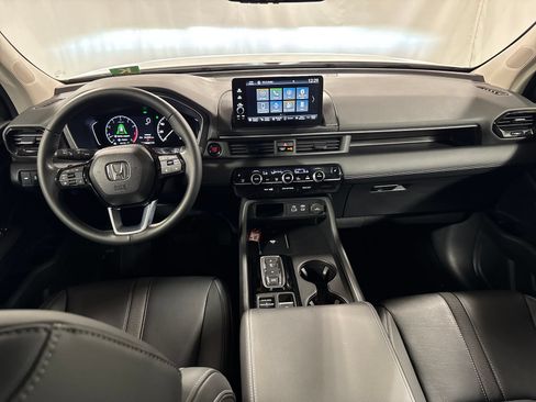 Used 2025 Honda Pilot EX-L image 4