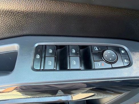 Used 2024 Nissan Pathfinder SV FWD image 12