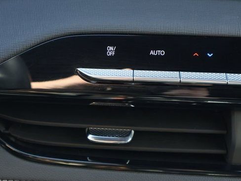 Certified 2025 Buick Enclave Preferred FWD image 30