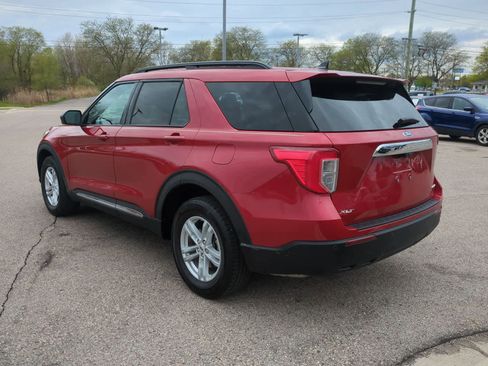 Used 2023 Ford Explorer XLT AWD/4WD image 6