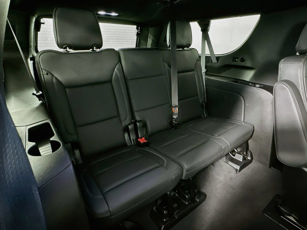 Used 2023 GMC Yukon XL Denali AWD/4WD image 28
