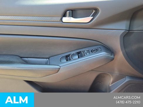 Used 2025 Nissan Altima 2.5 SV FWD image 27