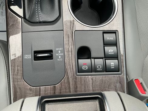 Used 2023 Toyota Highlander Limited image 19