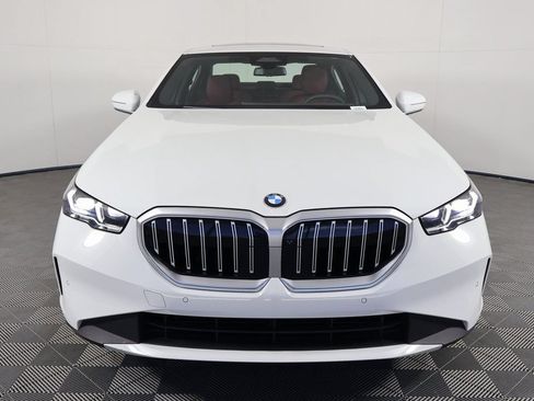 Used 2025 BMW 530i w/ Premium Package RWD image 2