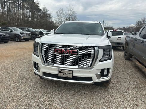 Used 2023 GMC Yukon XL Denali image 2
