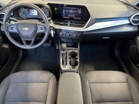 Used 2024 Chevrolet Trax LS w/ LS Convenience Package FWD image 13