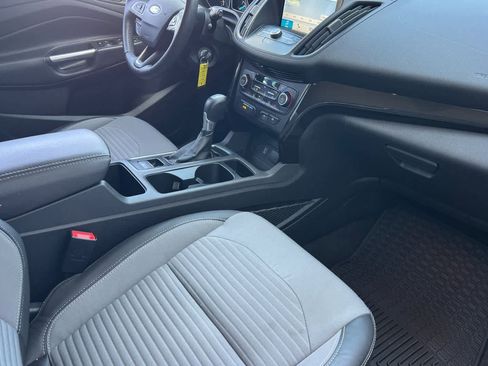 Used 2018 Ford Escape SE w/ SE Sport Appearance Package image 18