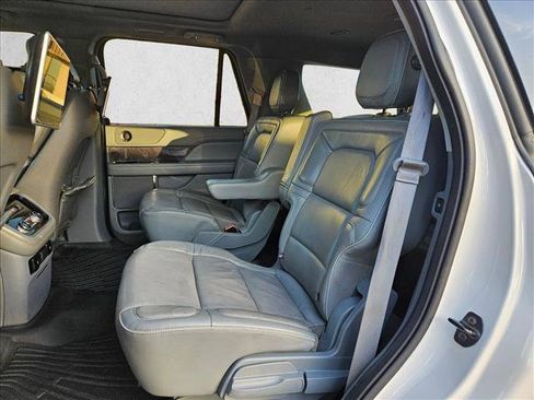 Used 2019 Lincoln Navigator Select RWD image 17